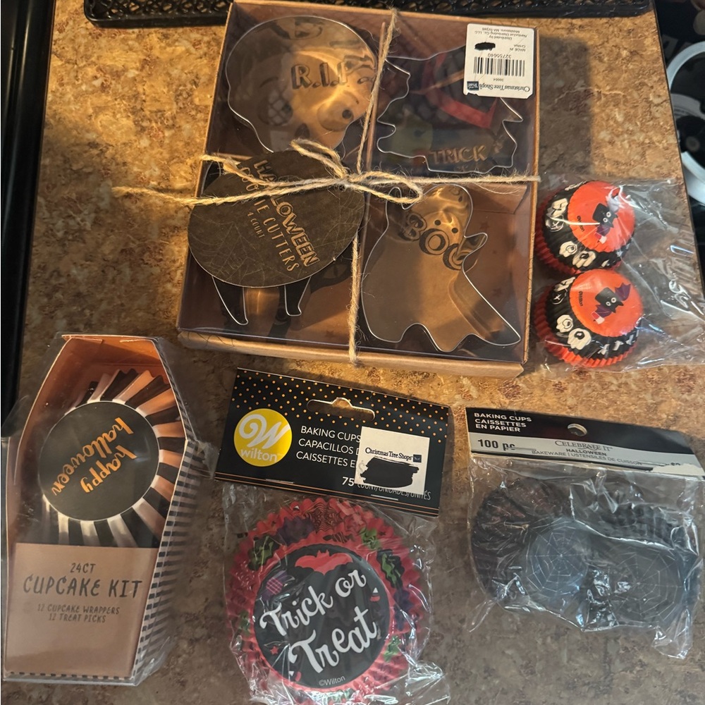 Halloween baking set.